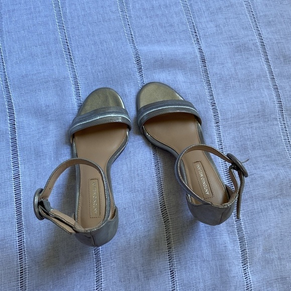 Antonio Melani silver leather heels with ankle strap. - Picture 10 of 13